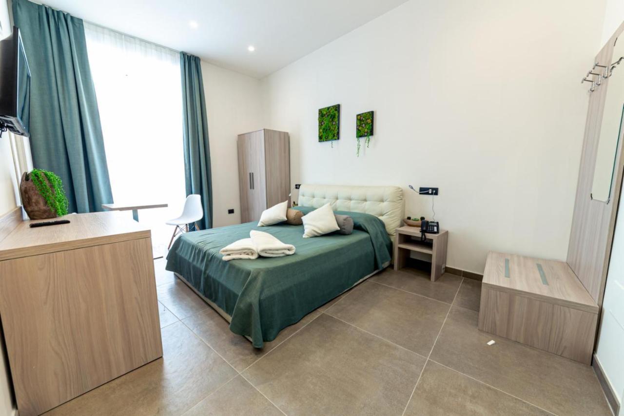 Queen Room with Spa Bath