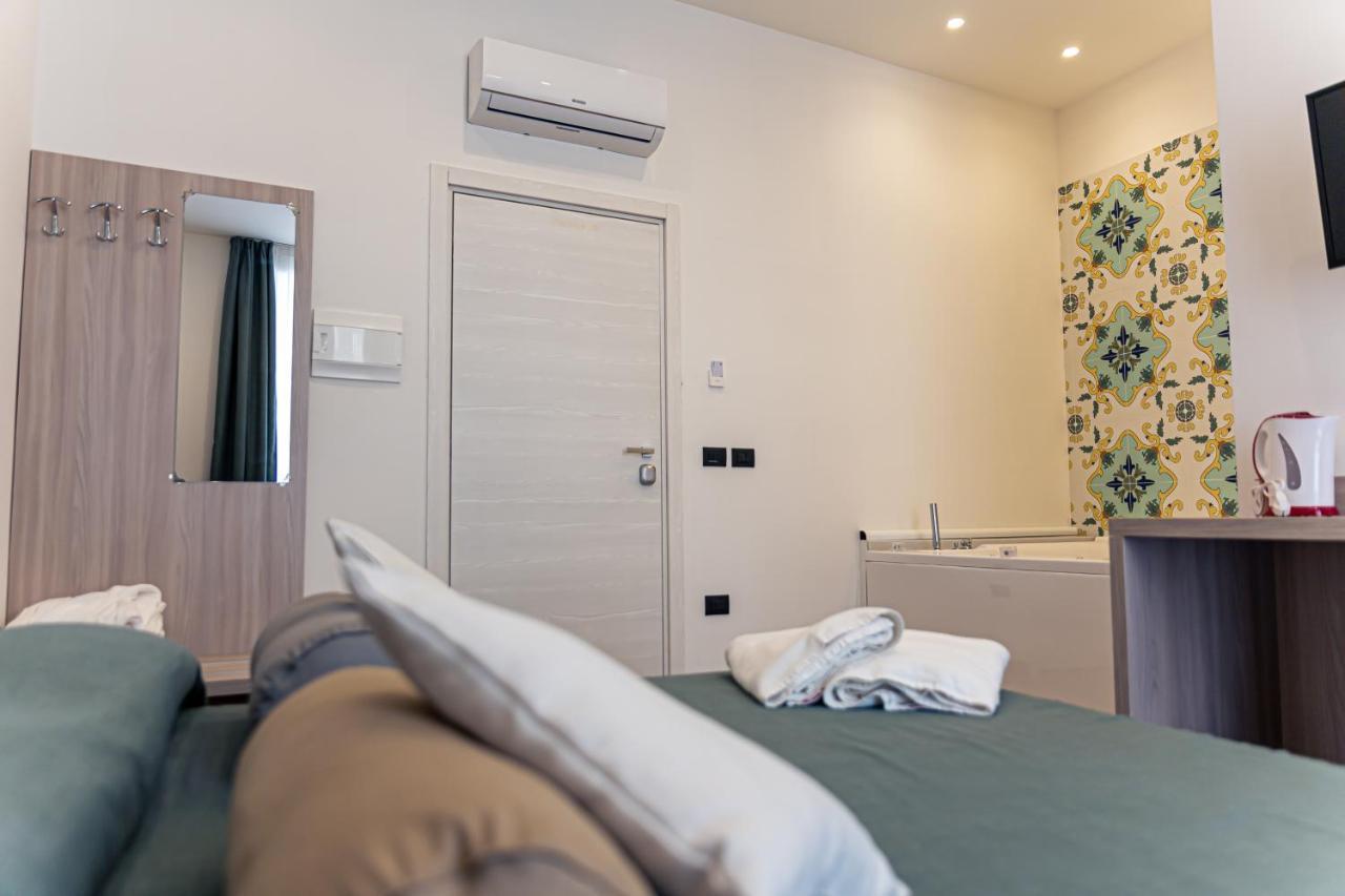 Queen Room Spa Bath