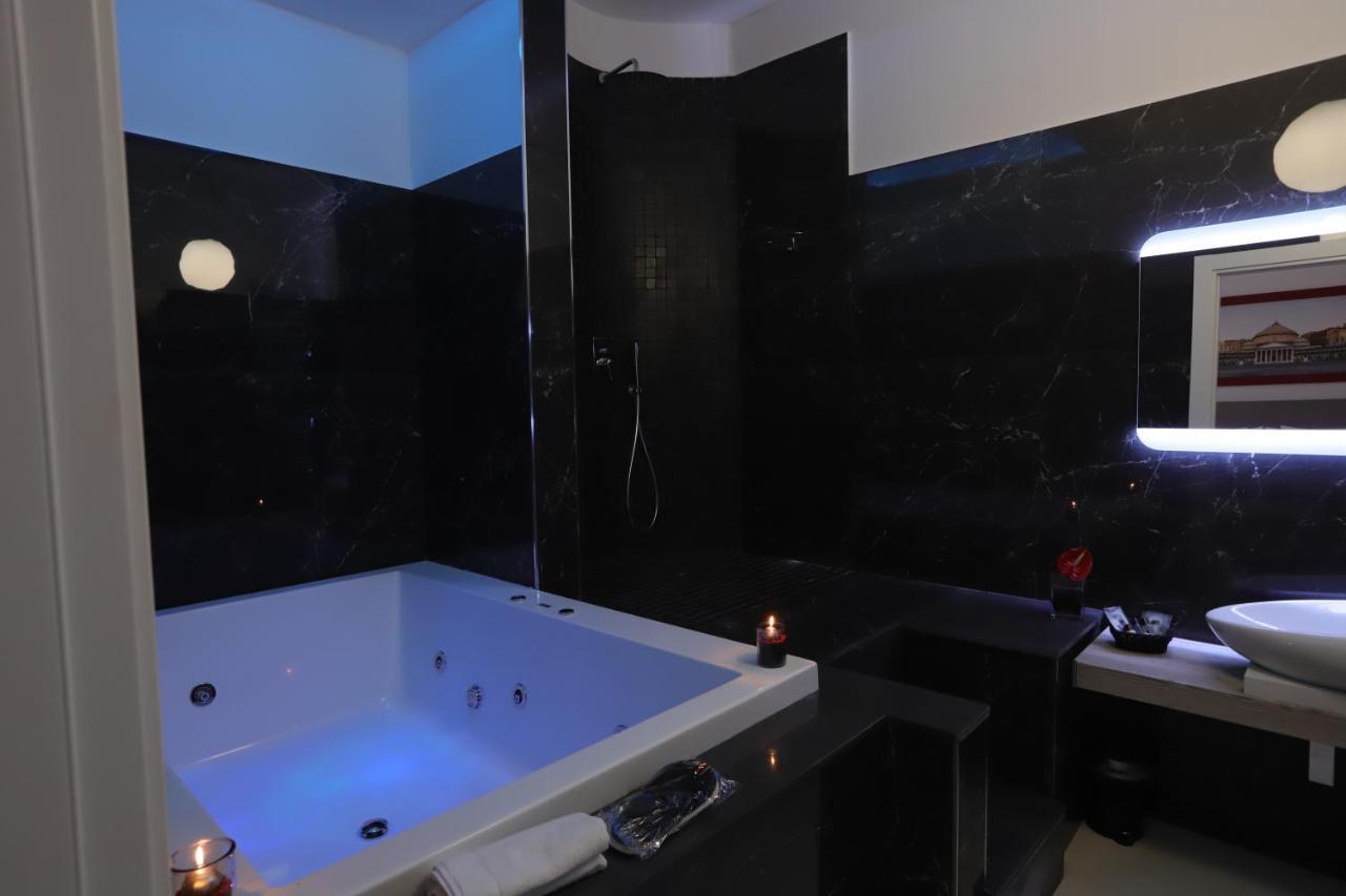 Deluxe Suite Spa Bath