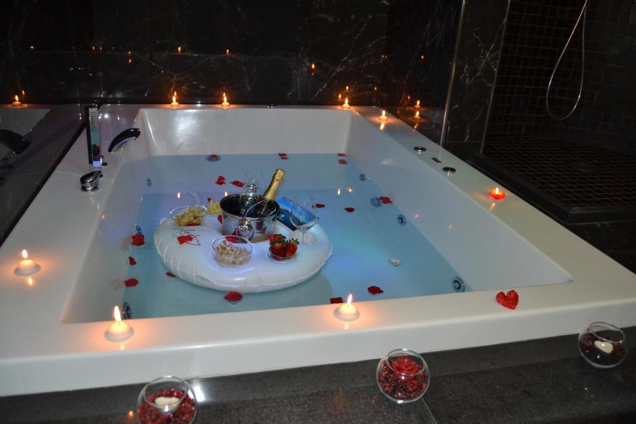Deluxe Suite Spa Bath