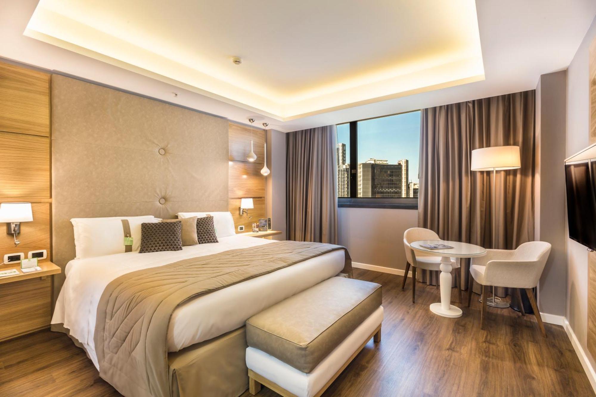 Large One-Bedroom King Suite