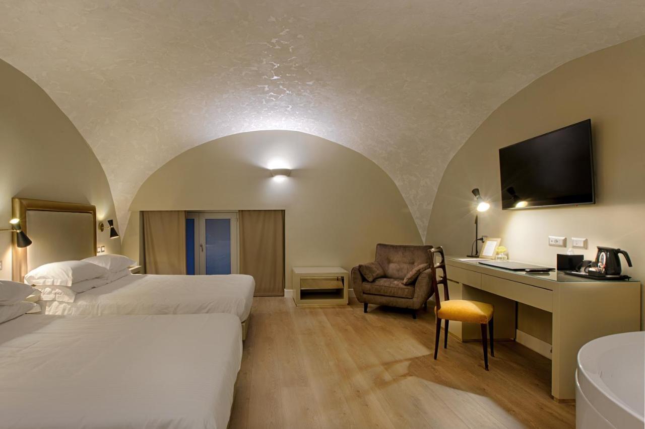 Suite Double Queen Bed