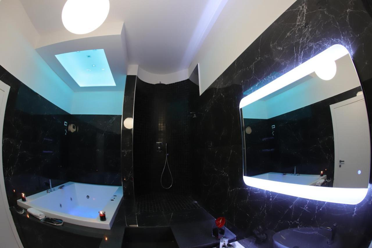 Deluxe Suite Spa Bath